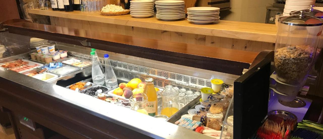 Logis Hotel Restaurant Planes ساياغوز المظهر الخارجي الصورة